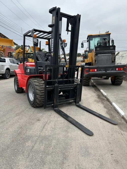 Empilhadeira HEDESA CPC30Y Off Road - 3000kg - Image 2
